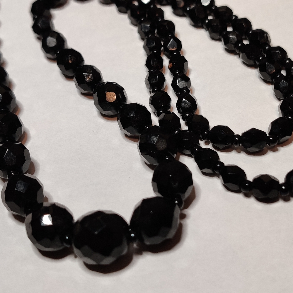 Elegant vintage French Jet Black Beaded Necklace - Picture 8 of 11
